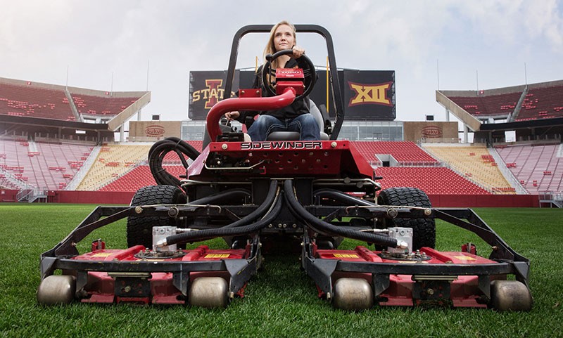 superbowl50_turfgrass_winner