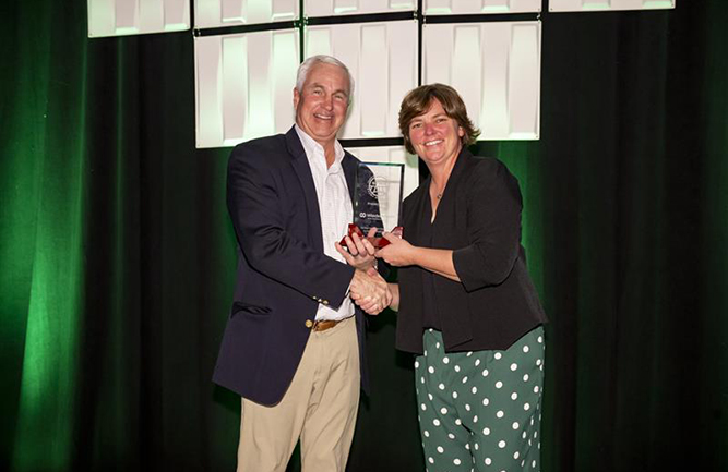 Will Wolverton recieves SFMA Innovative Award at SFMA Conference (Photo: Wiedenmann North America)